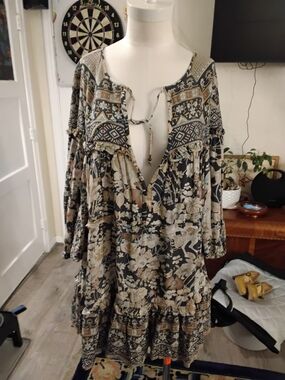 Vintage Spell & The Gypsy Floral Print Blouse — Black, Cream & Tan